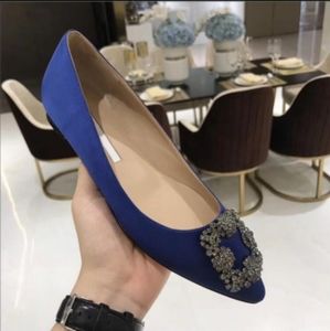 Manolo Blahnik Hangisi Flats sz 6